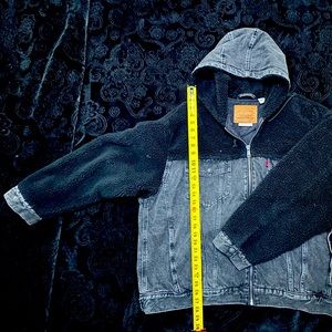 Levi's Premium Faux Sherpa Sleeves
Trucker Jacket/hoodie